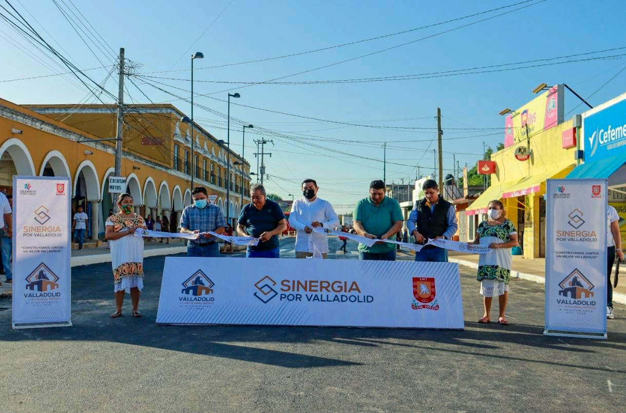 INAUGURAN CALLE DEL MERCADO MUNICIPAL.