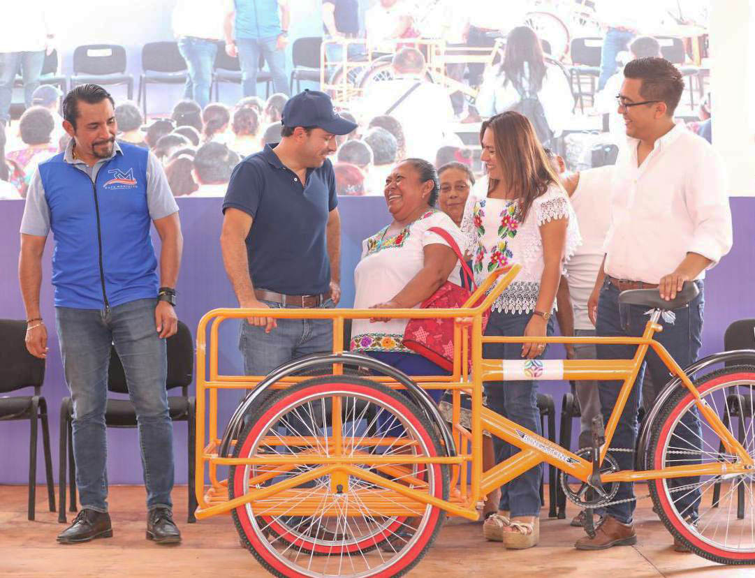 PRODUCTORES Y HABITANTES DEL SUR RECIBEN APOYOS DEL GOBIERNO DEL ESTADO.