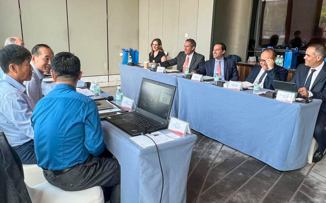 Las empresas Xinyatong Metal Manufacture y Buchanan Group para el establecimiento de una planta de manufactura en Ticul que podría generar hasta 200 nuevas plazas laborales en Yucatán.