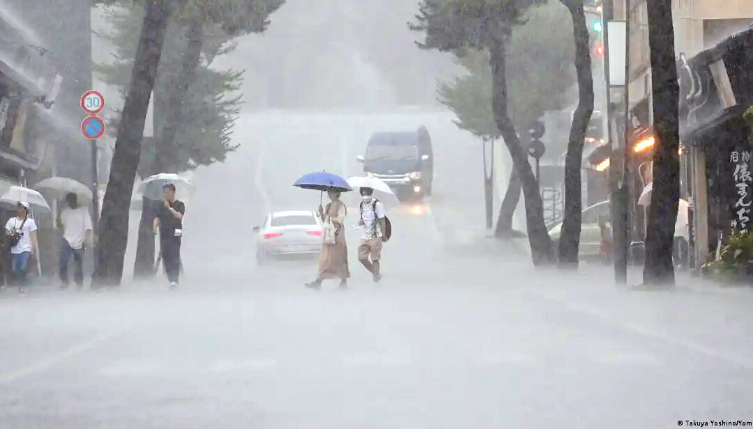 PIDEN EVACUACIONES EN SUDOESTE DE JAPÓN POR FUERTES LLUVIAS