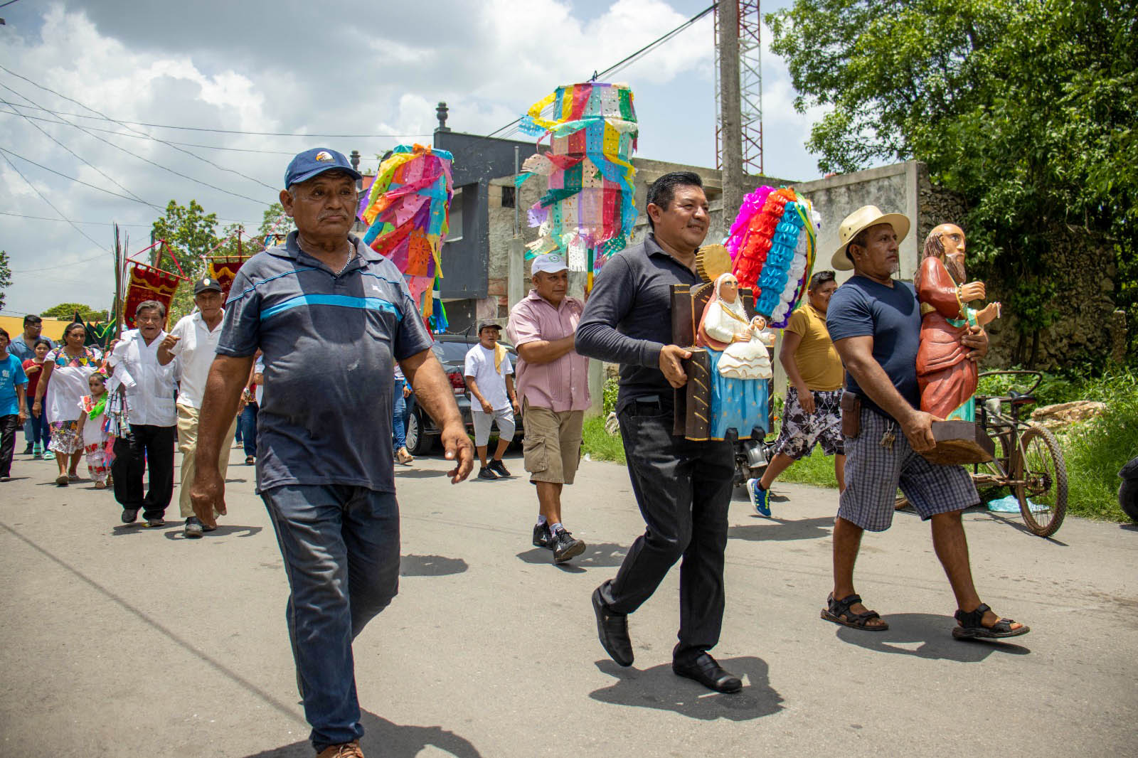 RESPALDO AL GREMIO DE OBREROS Y CAMPESINOS EN SU LUCHA POR MANTENER VIVAS LAS TRADICIONES.