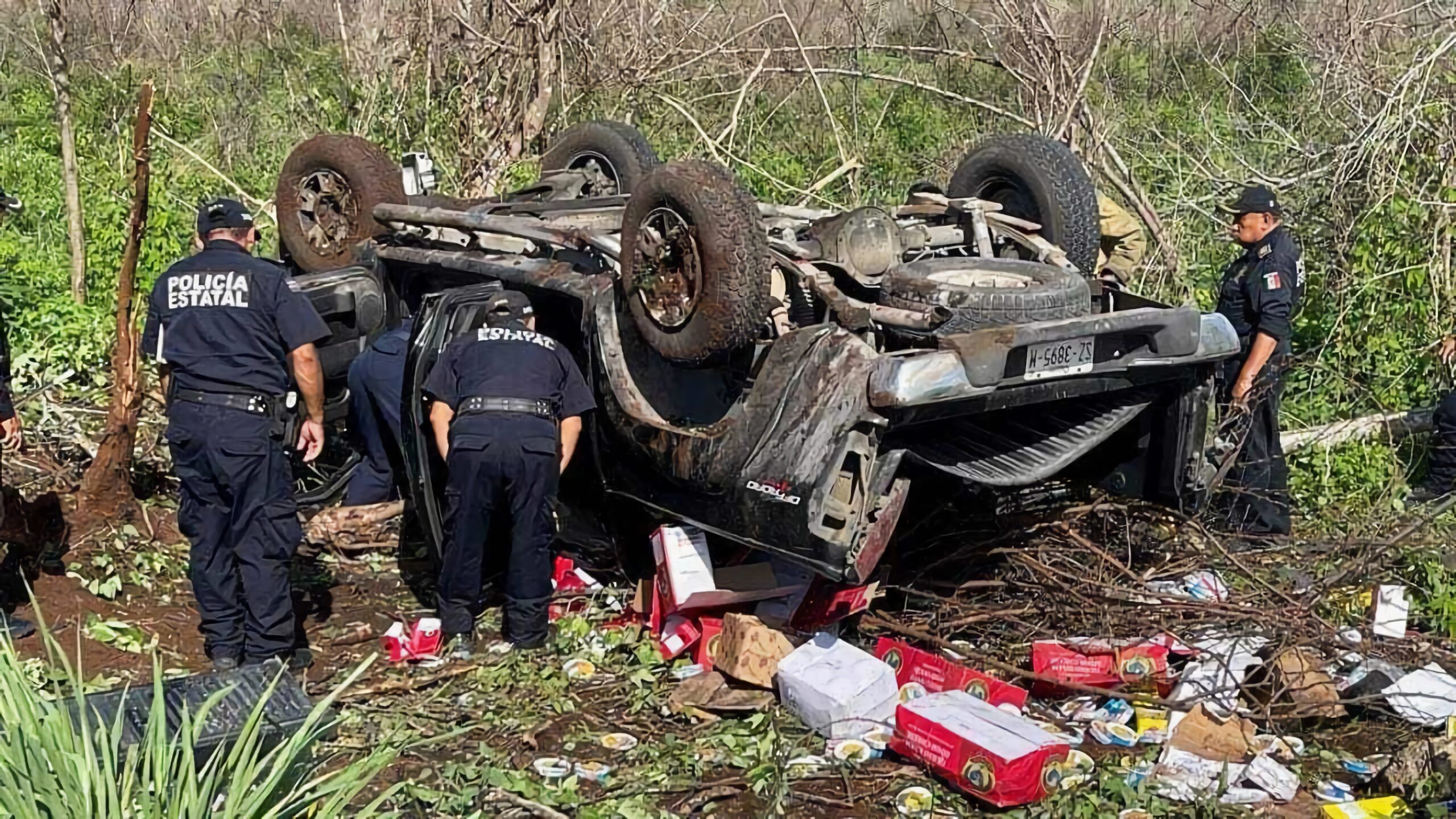 APARATOSA VOLCADURA DEJA DOS LESIONADOS EN LA VIA TIZIMÍN-VALLADOLID.