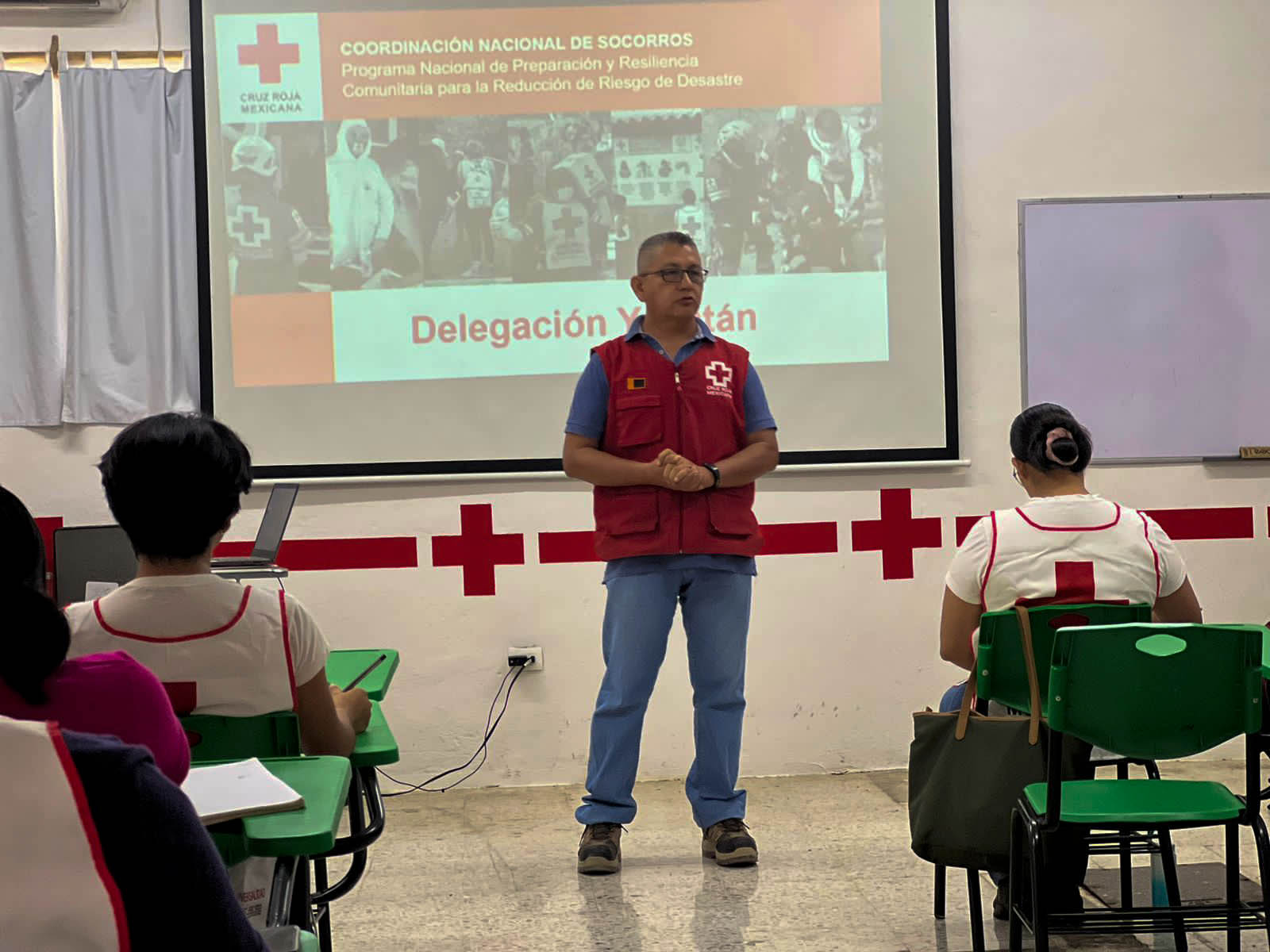 CRUZ ROJA MEXICANA CAPACITA A VOLUNTARIOS SOBRE RIESGOS DE DESASTRES.