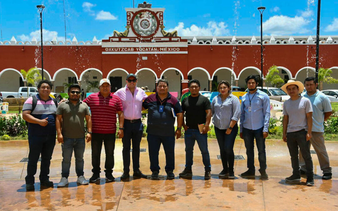 Personal de la Dirección de Gestión Tecnológica estuvieron presentes en Oxkutzcab para realizar los estudios preliminares a fin de dotar a esta comunidad de internet gratuito.