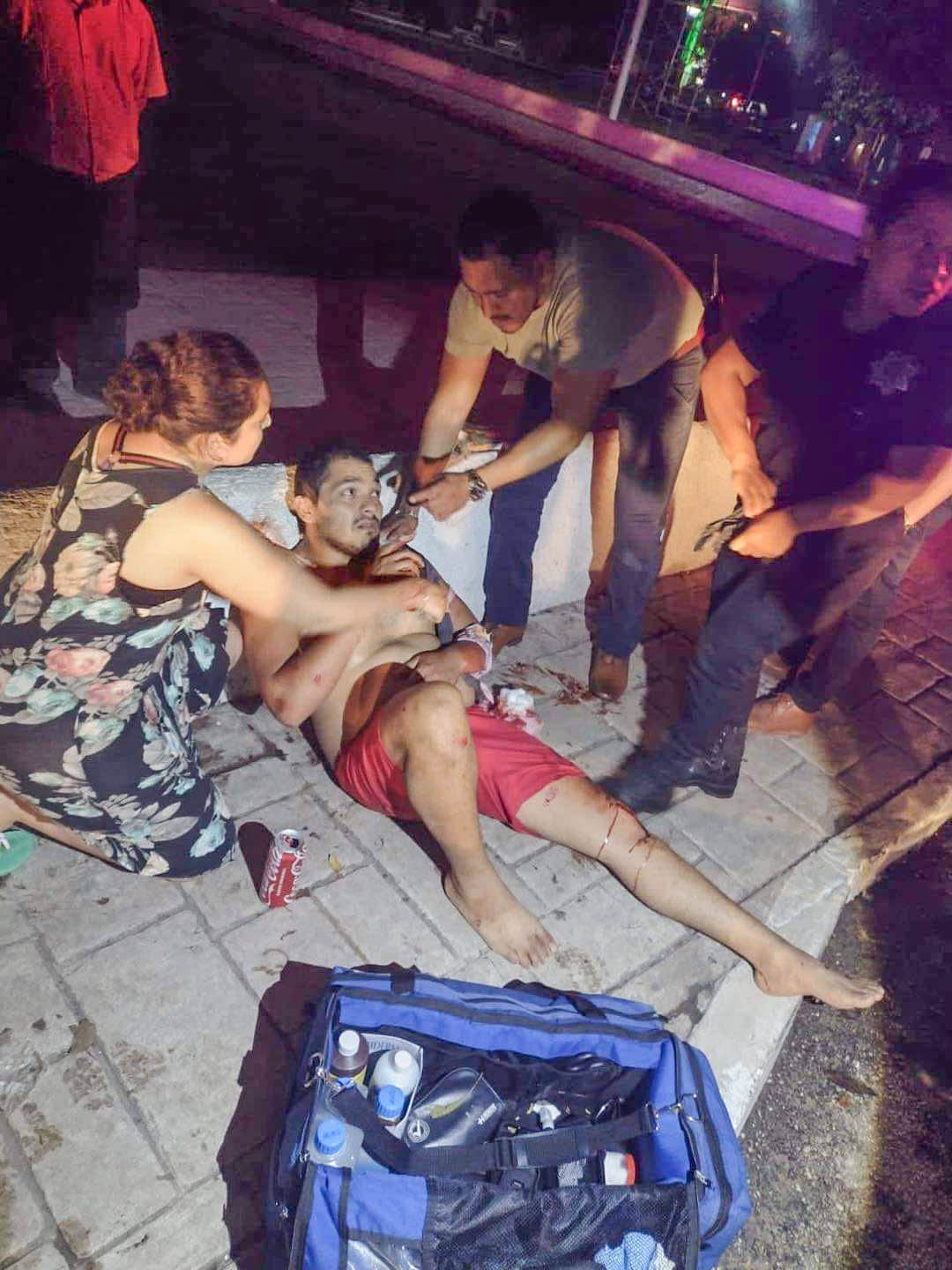 RIÑA POR ATAQUE DE PERROS ACABA CON UN NAVAJEADO EN EL HOSPITAL.