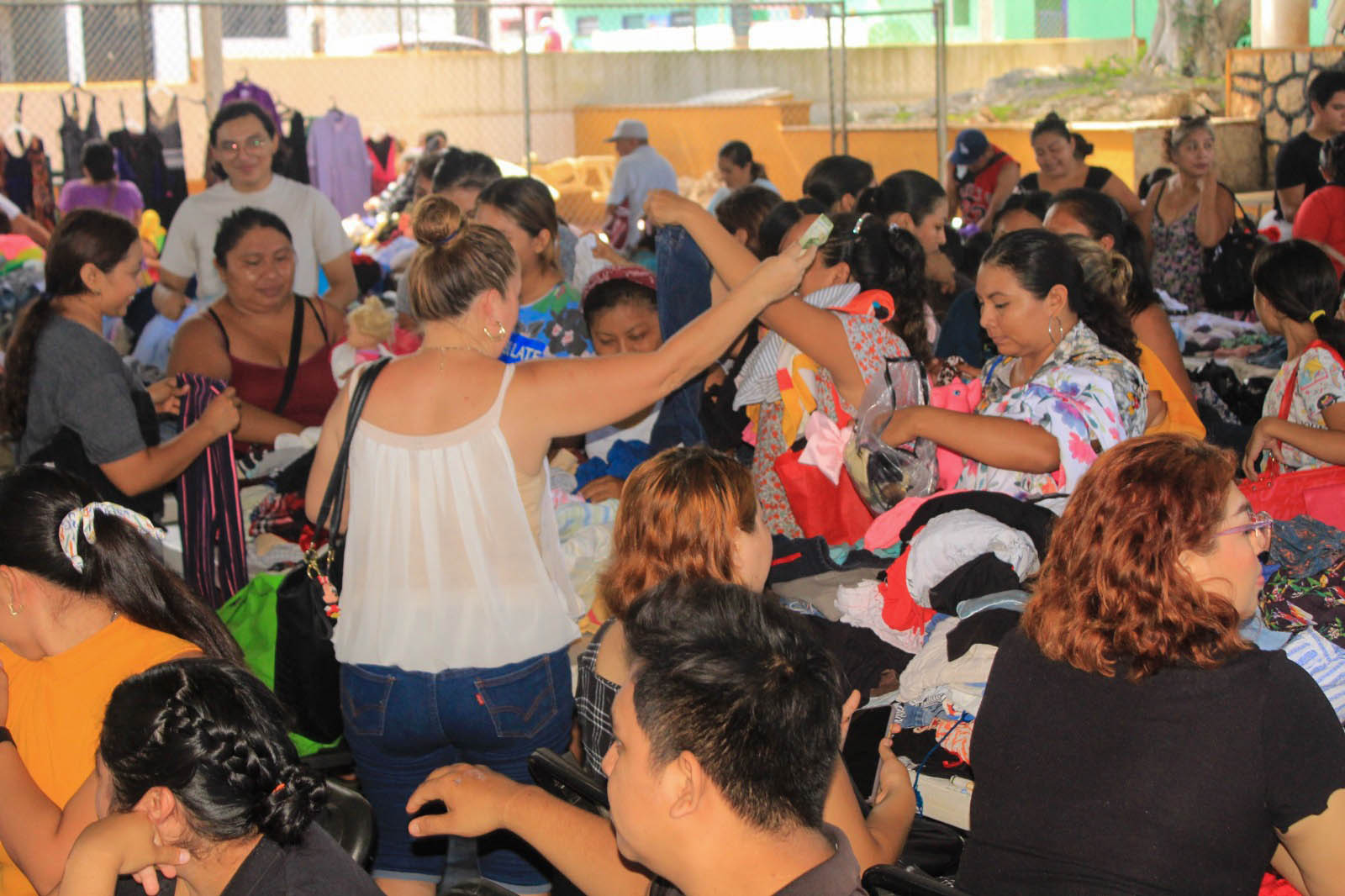 CONTINUA EL ÉXITO DEL BAZAR DE SEGUNDA MANO SINERGIA COMERCIAL