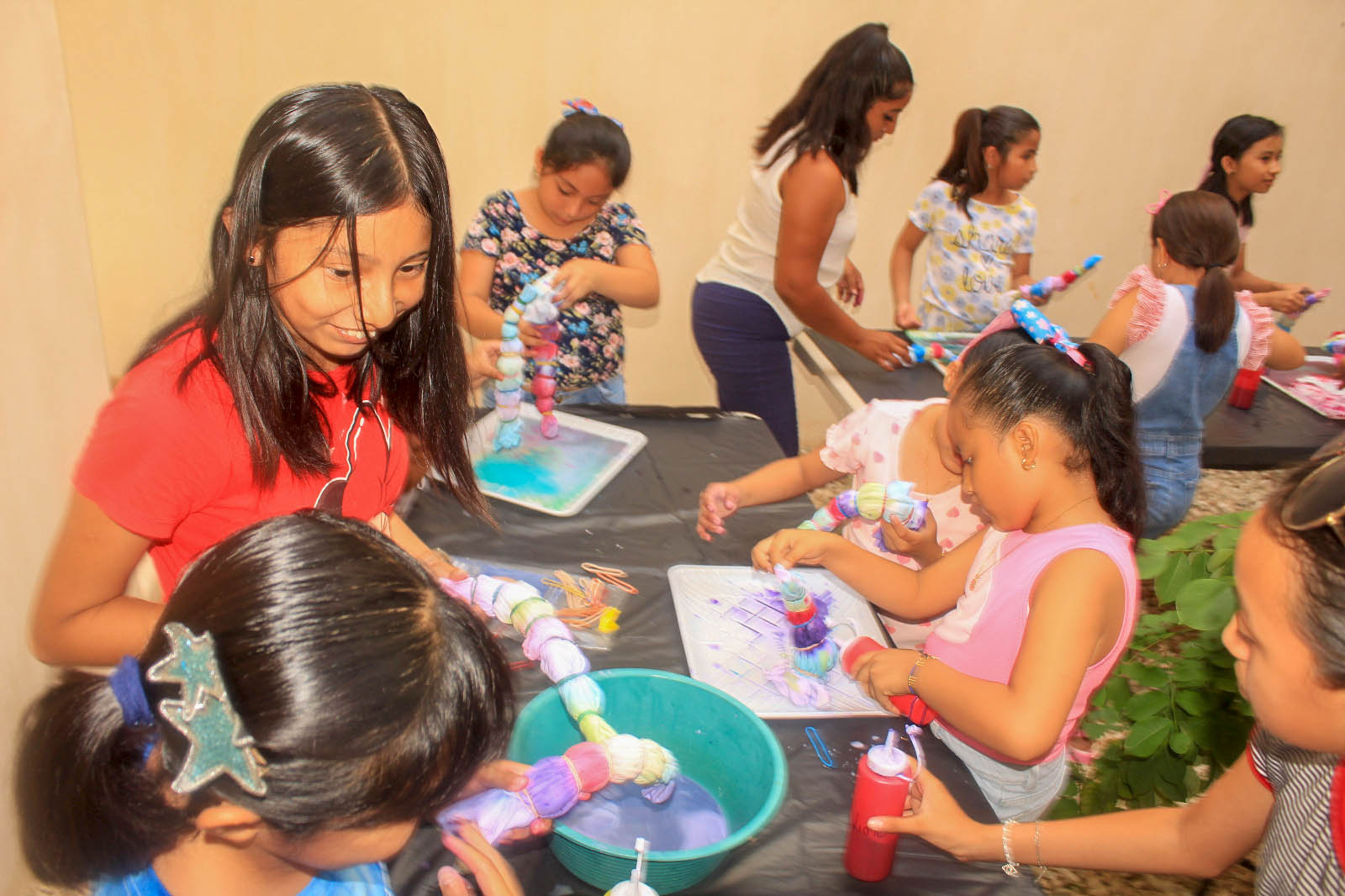 BUENA PARTICIPACIÓN EN TALLERES EN EL DÍA INTERNACIONAL DE LA NIÑA.