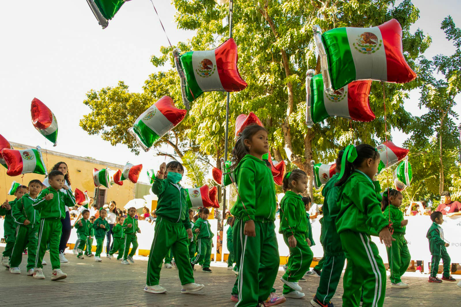 Puntual, seguro y organizado Desfile Cívico Deportivo en conmemoración al 113 aniversario de la Revolución Mexicana.