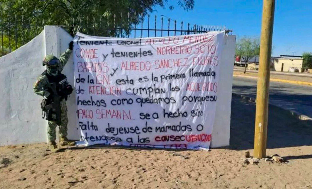 Narcomanta colocada en las inmediaciones de de la guarnición militar de San Luis Río Colorado, en la colonia Aeropuerto.