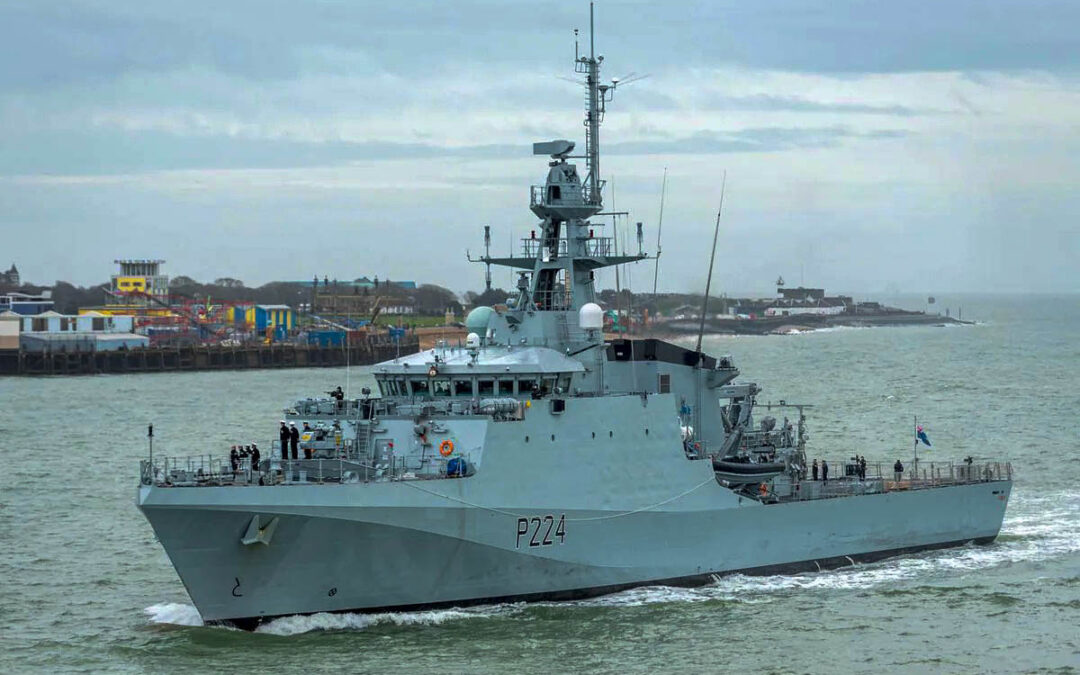 HMS Trent, embarcación que la Royal Navy envió a las costas de Guyana para inhibir la presencia venezolana en el territorio en disputa.