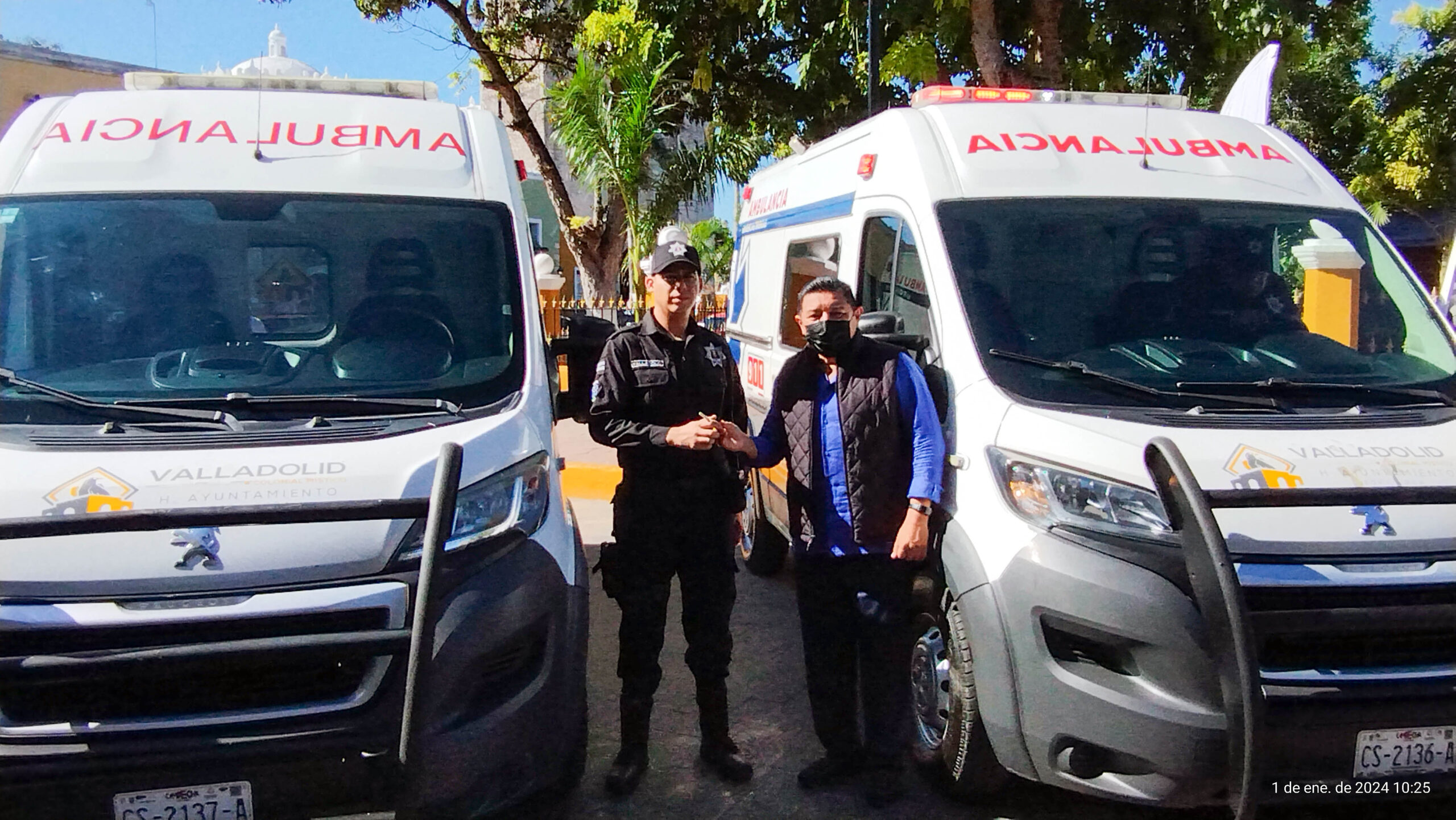 ALCALDE ENTREGA DOS AMBULANCIAS A LA POLICÍA MUNICIPAL DE VALLADOLID.