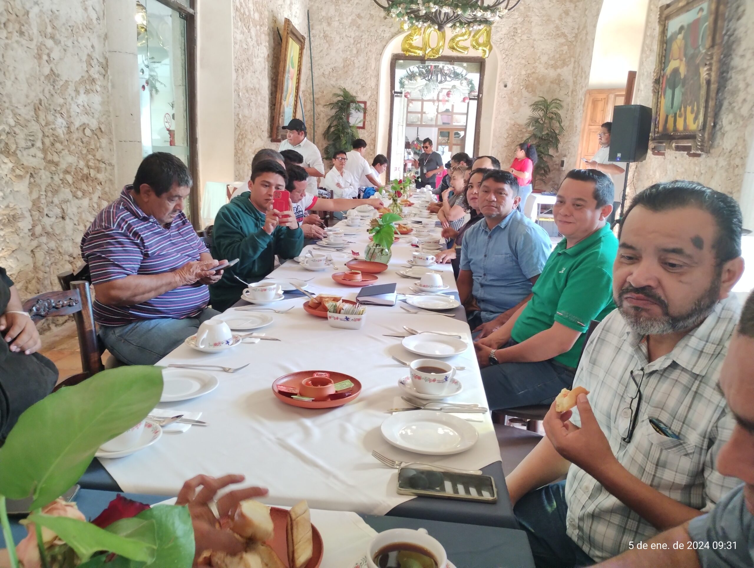 DESAYUNO A PERIODISTAS EN SU DÍA.