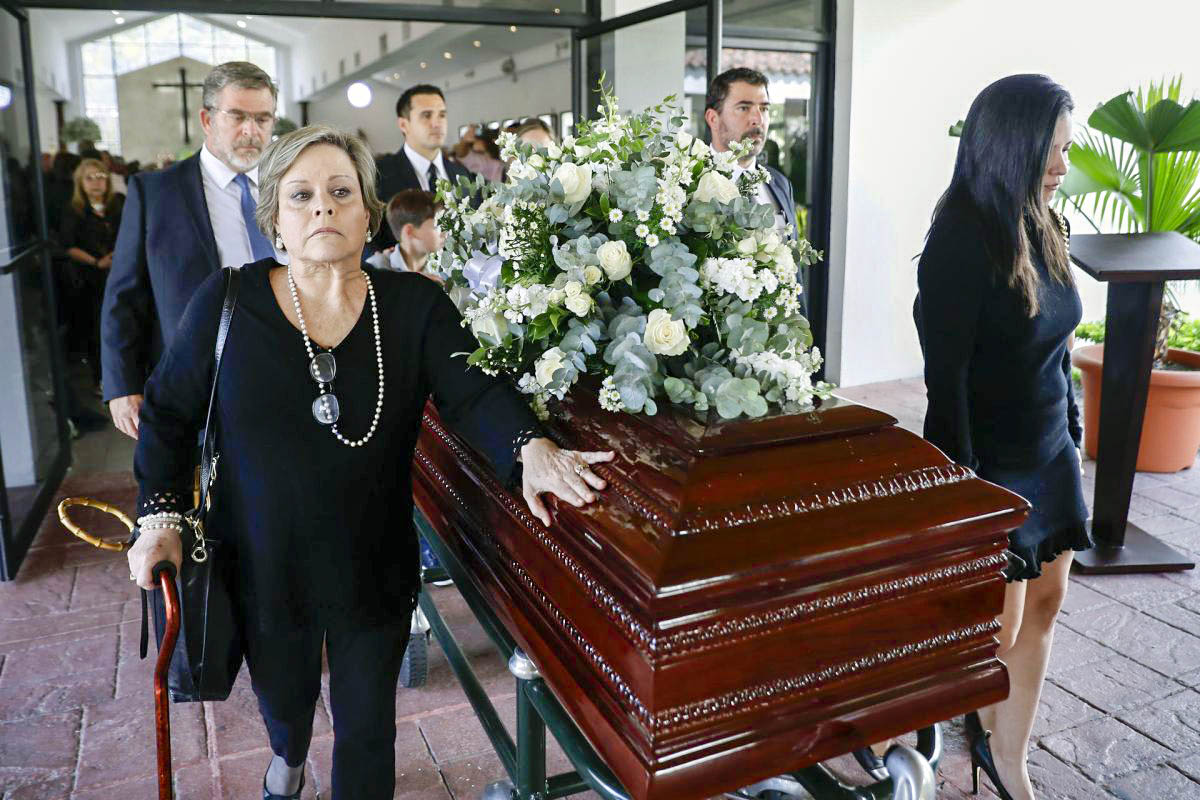 SEPULTAN LOS RESTOS DEL EXASESOR DE SEGURIDAD DEL GOBIERNO DE BUKELE, MUERTO EN CUSTODIA