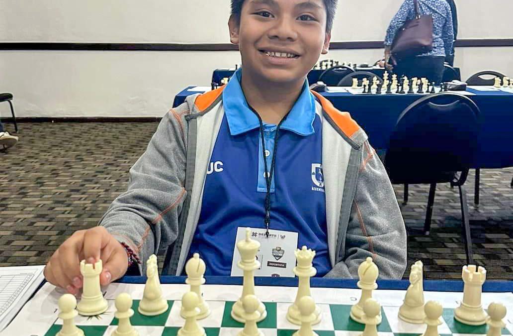José Cristóbal Pool Hau primer ajedrecista de la ciudad de Valladolid en participar en un torneo macroregional de la CONADE.