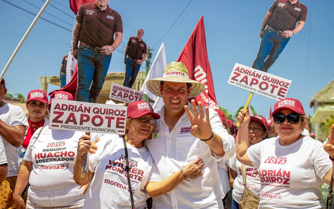 Adrián Quiroz -Zapote- durante su visita a El Cuyo.