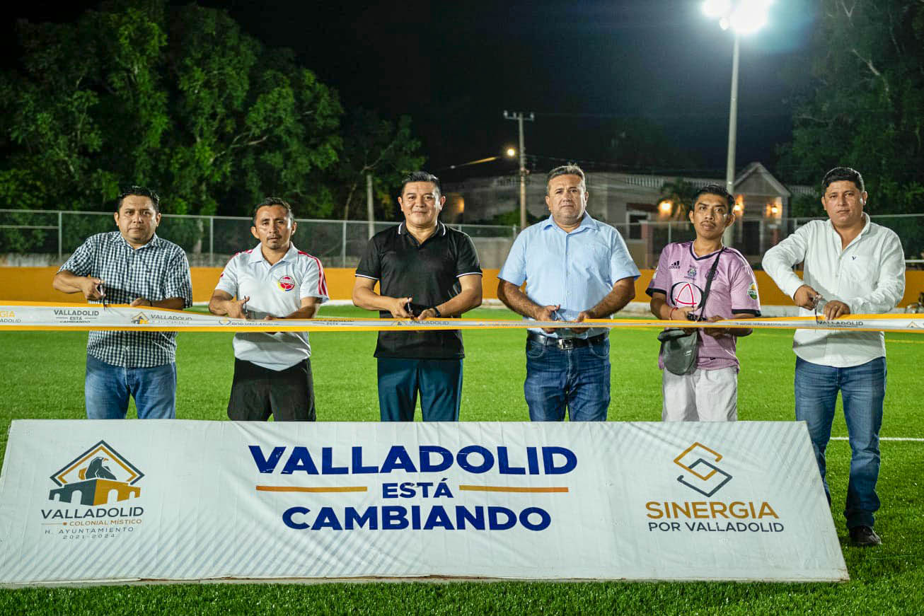 ALFREDO FERNÁNDEZ ENTREGA 2 CAMPOS DE FUTBOL CON PASTO SINTÉTICO
