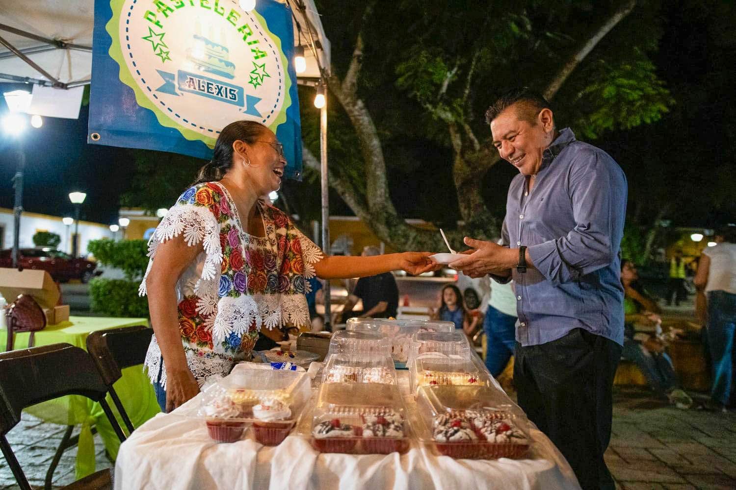 «BAZAR DE EMPRENDEDORES VALLISOLETANOS» AGRADECEN EL APOYO DEL ALCALDE.