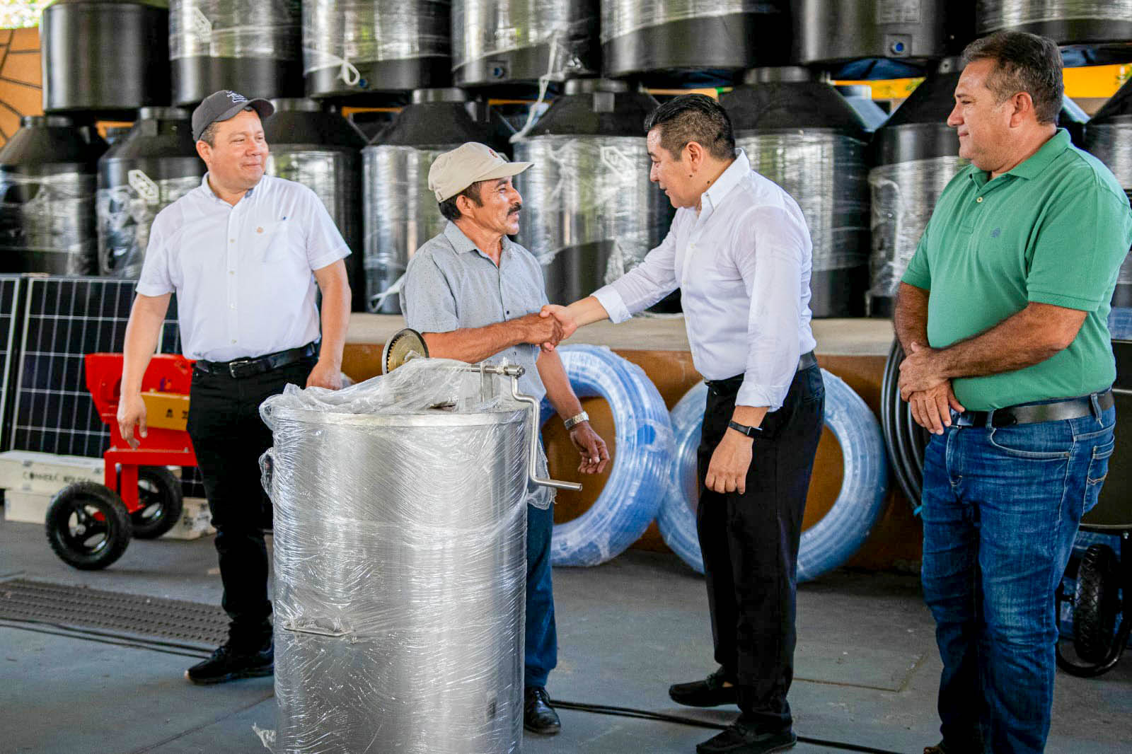 PRODUCTORES RECIBEN INSUMOS DEL PROGRAMA PESO A PESO EN VALLADOLID