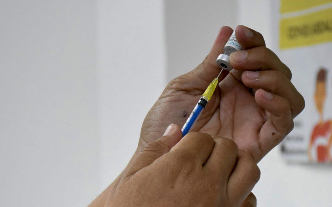 Inicia vacunación contra influenza, Covid-19 y neumococo por temporada invernal.