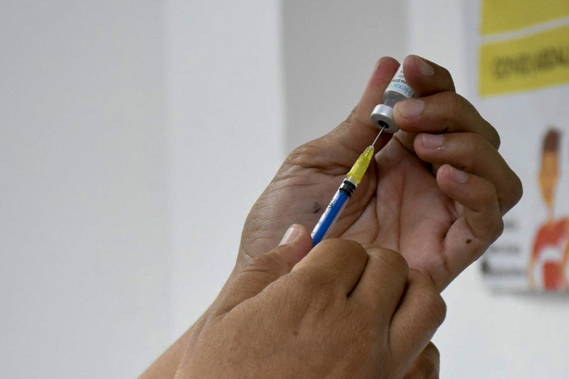 Inicia vacunación contra influenza, Covid-19 y neumococo por temporada invernal.