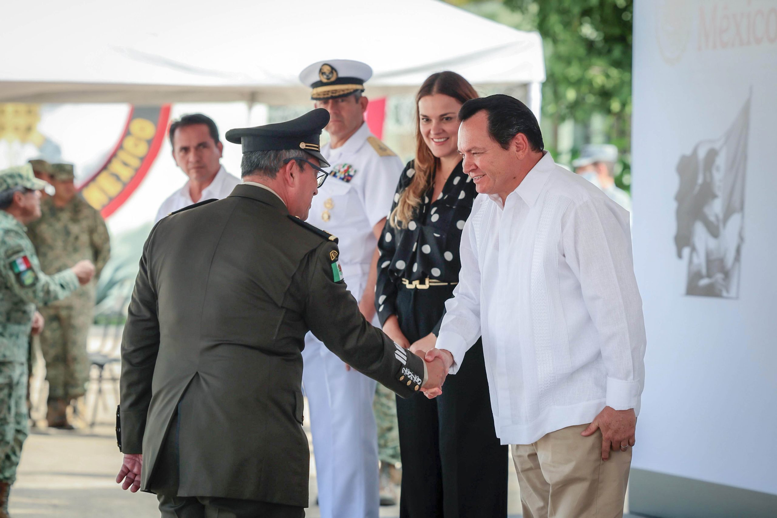 EL GOBERNADOR JOAQUÍN DÍAZ MENA ASISTE A TOMA DE PROTESTA DEL NUEVO COMANDANTE DE LA X REGIÓN MILITAR.